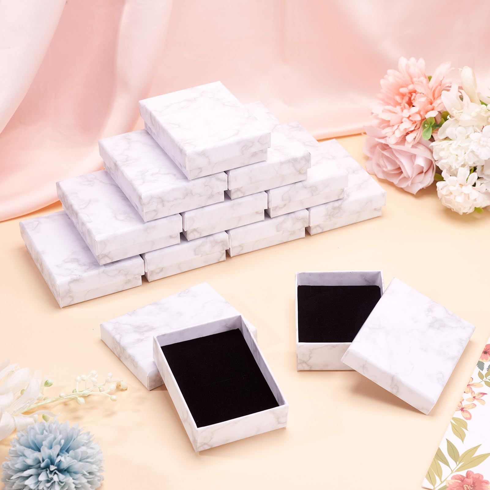 NBEADS 24 Stuks Witte Kartonnen Sieraden Dozen, 8.13x5.08cm Papier Geschenkdoos Kartonnen Verpakking Doos met Spons Binnen Voor Kettingen Oorbellen Ring Hangers Armband Gift Sieraden Display