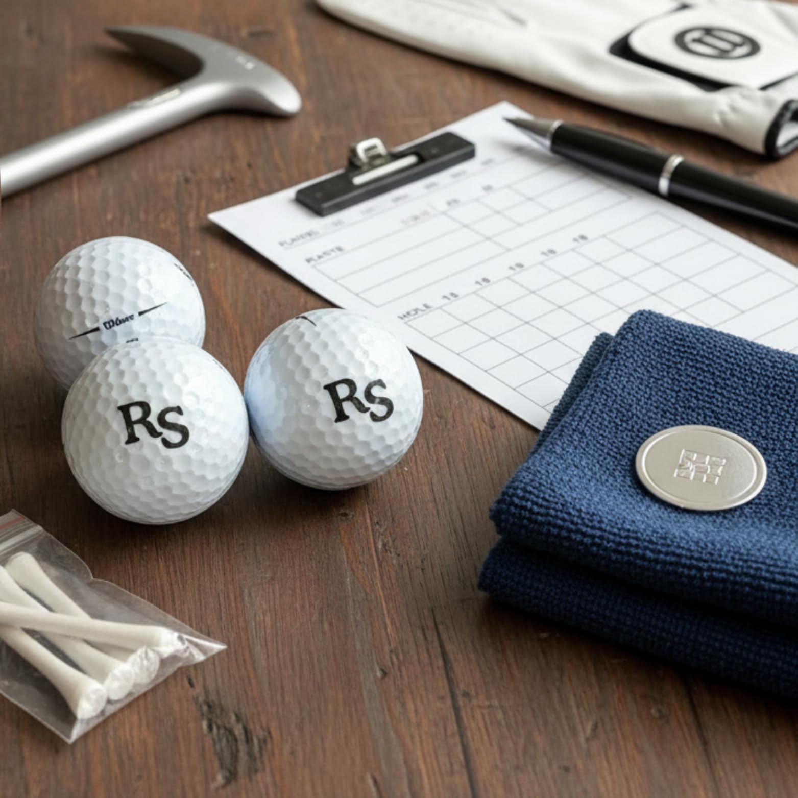 Juego de pelotas de golf con iniciales personalizadas, 3 pelotas de golf Wilson y 3 tees en caja de regalo, color blanco