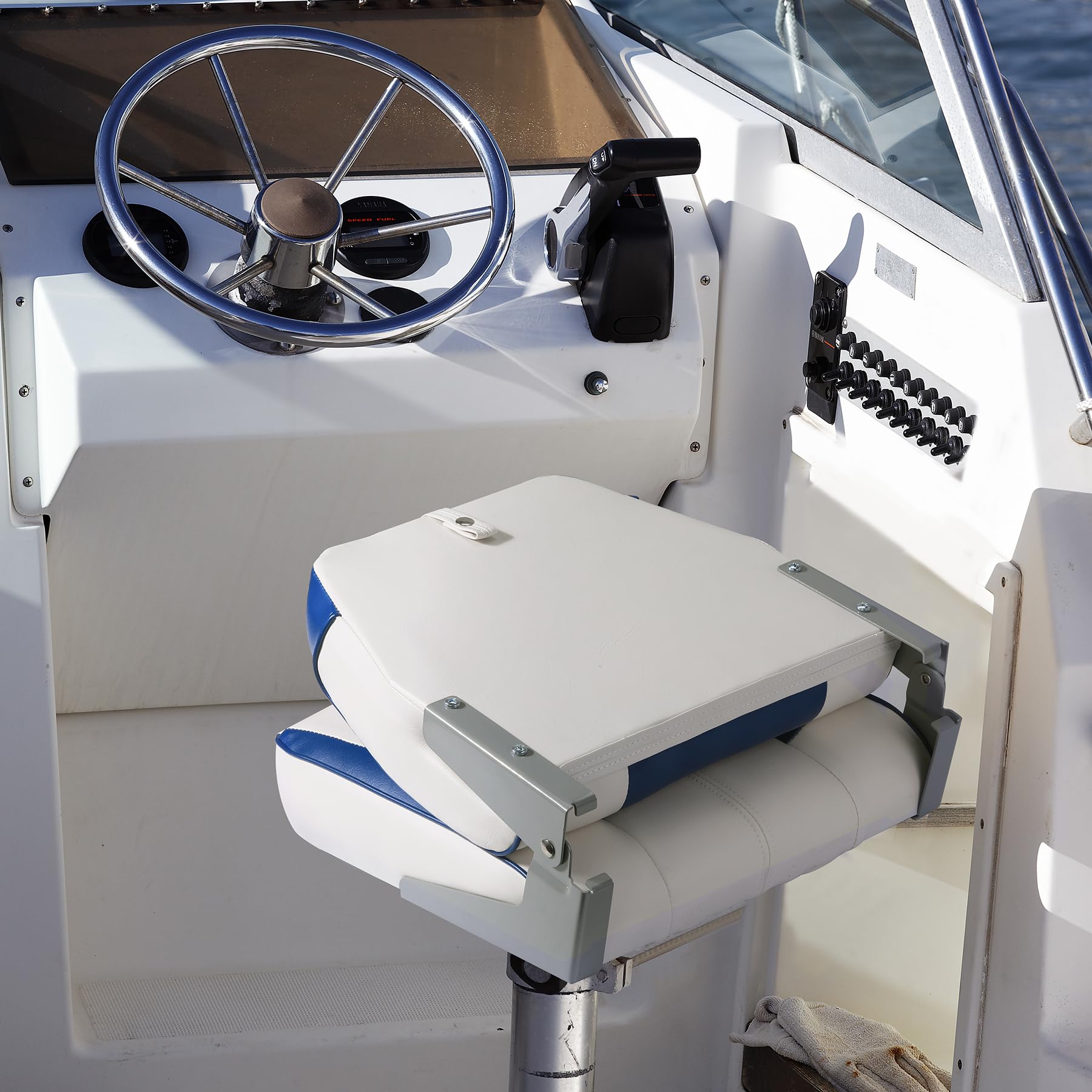 Garvee Sièges pliables bateau – Lot de 2, dossier bas, coussin épais, résistant intempéries, vis inox, parfaits pêche, croisière, speedboat – Coloris bleu royal et blanc