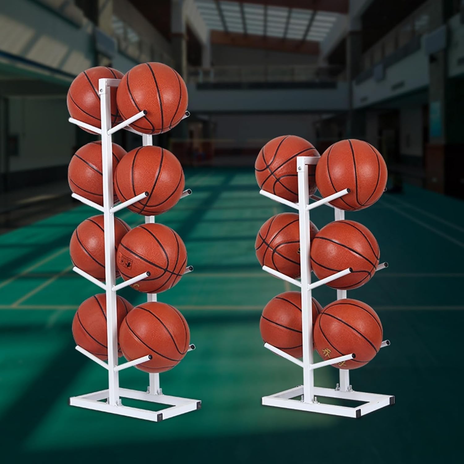 Pionowy sportowy stojak na piłki – mieści 6 piłek, idealny do koszykówki, piłki nożnej, siatkówki, rugby, oszczędność miejsca, stylowa, biała, dwupoziomowa konstrukcja, do domu i na siłownię