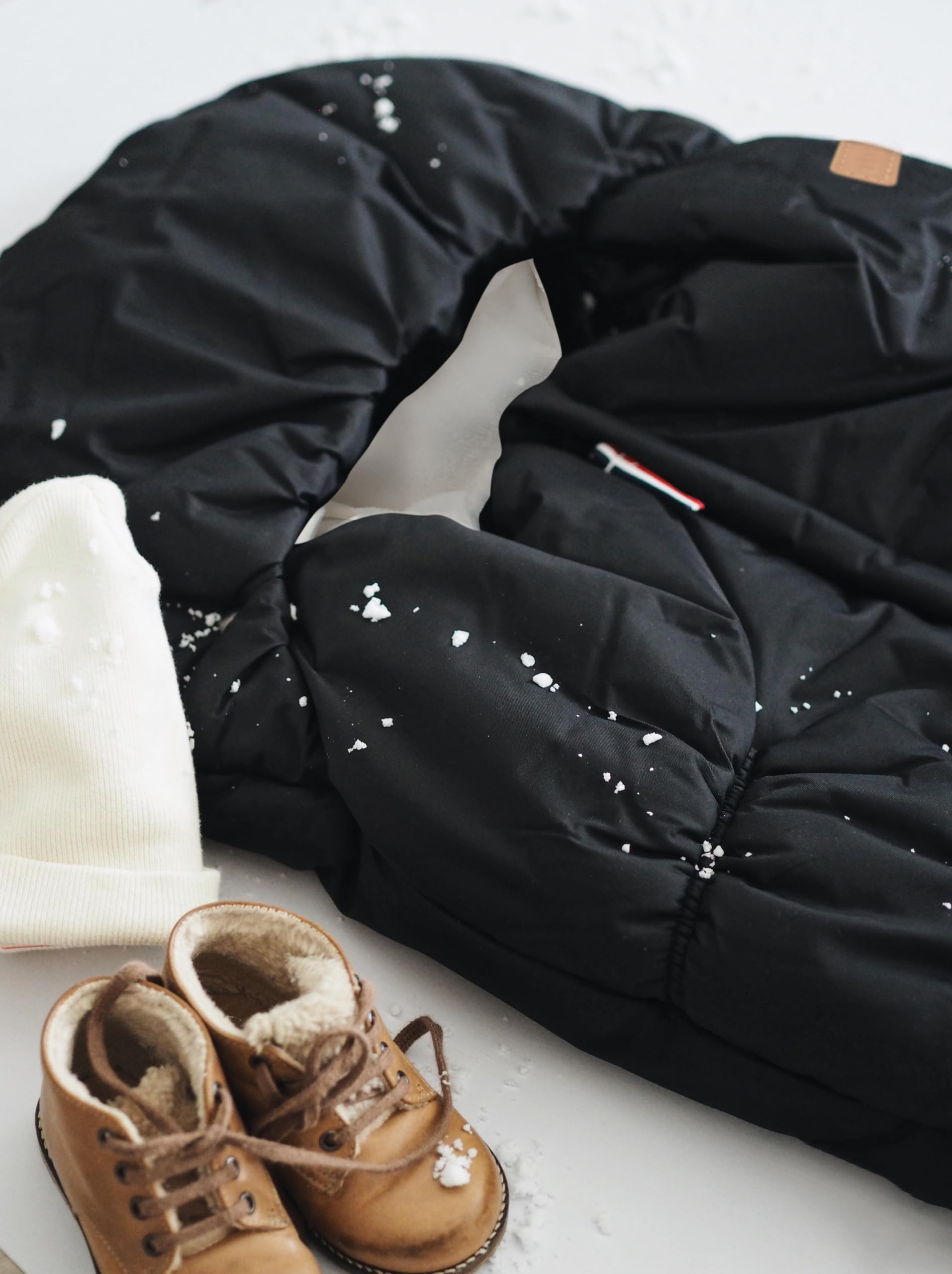 BÉABA, Saco para cochecito de bebé, 100% impermeable, cortaviento, doble forro polar ultra cálido, TOG 6, paso de arnés de 3 y 5 puntos, capucha que cubre, cierre de cremallera, 6-24 meses, negro
