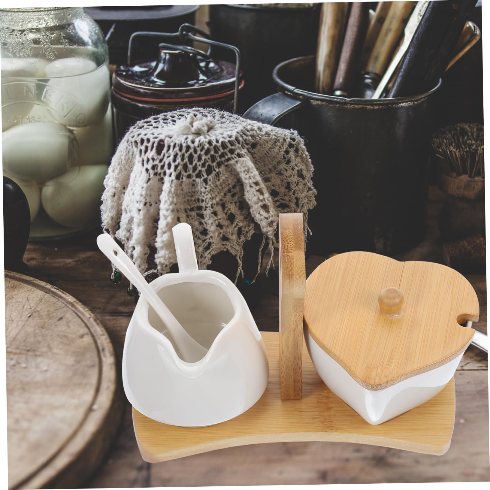 UKCOCO Juego de Azucarero con Cuchara y Jarra de Crema de Cerámica White, Bandeja de Bambú Natural, Set para Té y Café en Hogar y Restaurante, 3 Piezas