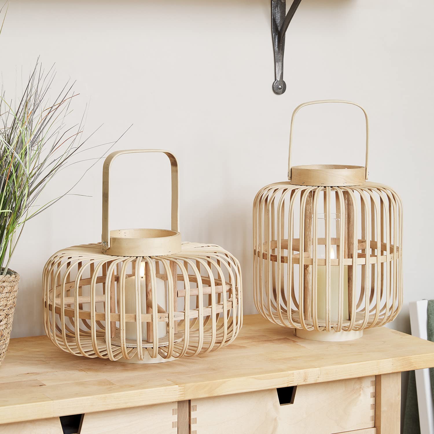 Lights4fun Set of 2 Wooden Bamboo Cage Decorative Lanterns with TruGlow® Candles for Indoor Use Battery Operated