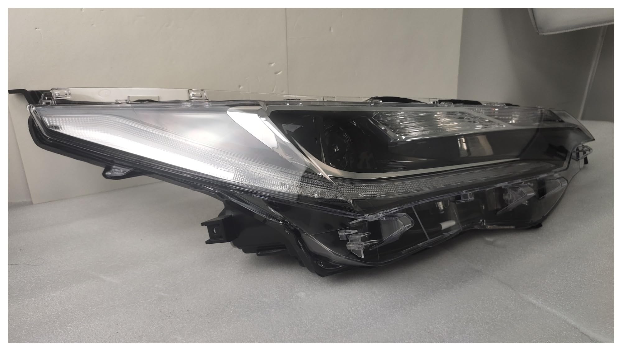 Akcesoria samochodowe Lampa LED 2016-2018 Kompatybilna z Toyota Corolla Reflektor pojazdu Montaż reflektora Automatyczne systemy oświetleniowe(Right side)