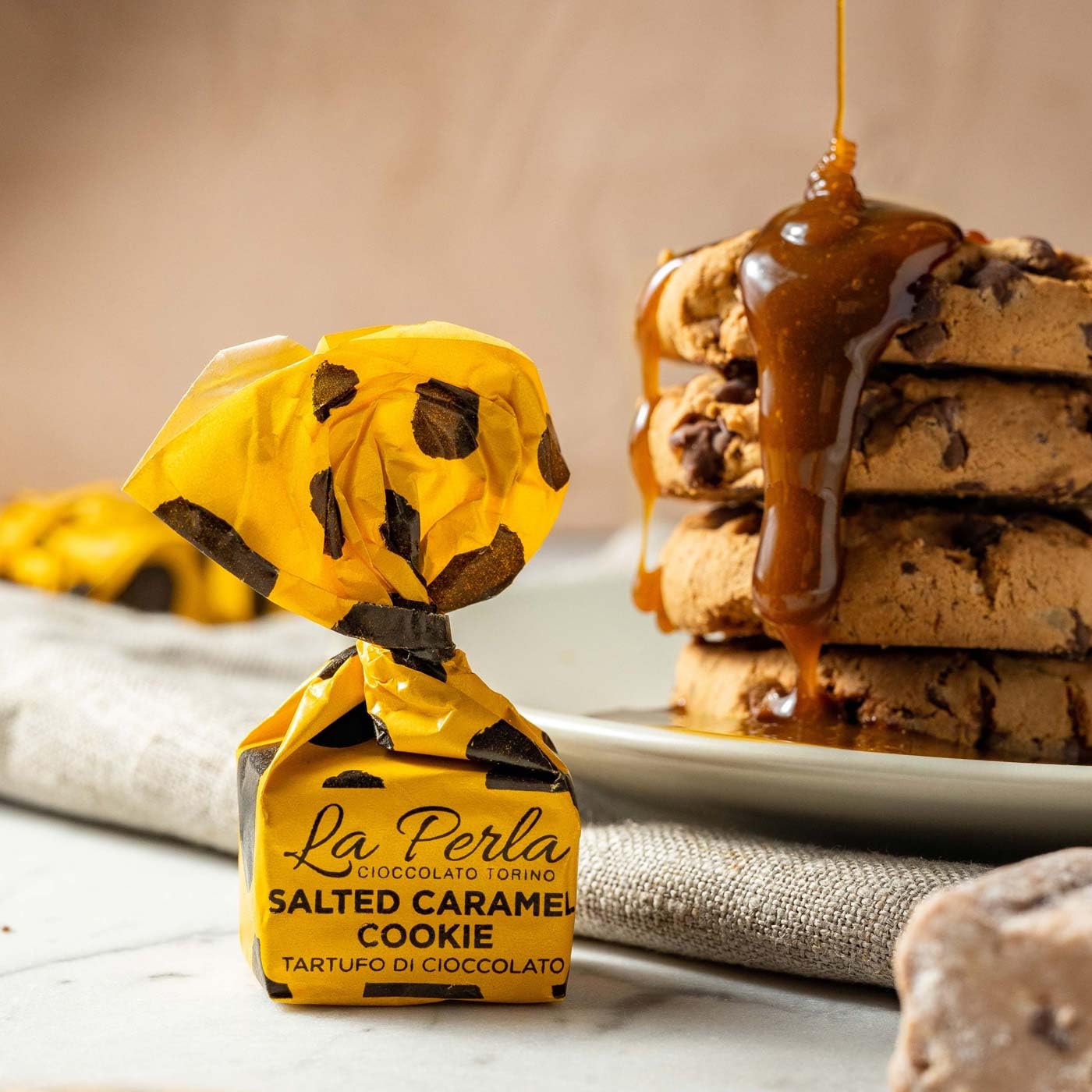 Tartufo Salted Caramel Cookie 500 g (ca. 34 St.), Premium Trüffel aus weißer Schokolade mit dunklen Schokoladenstückchen, gesalzenem Karamell und knusprigen Keksstückchen