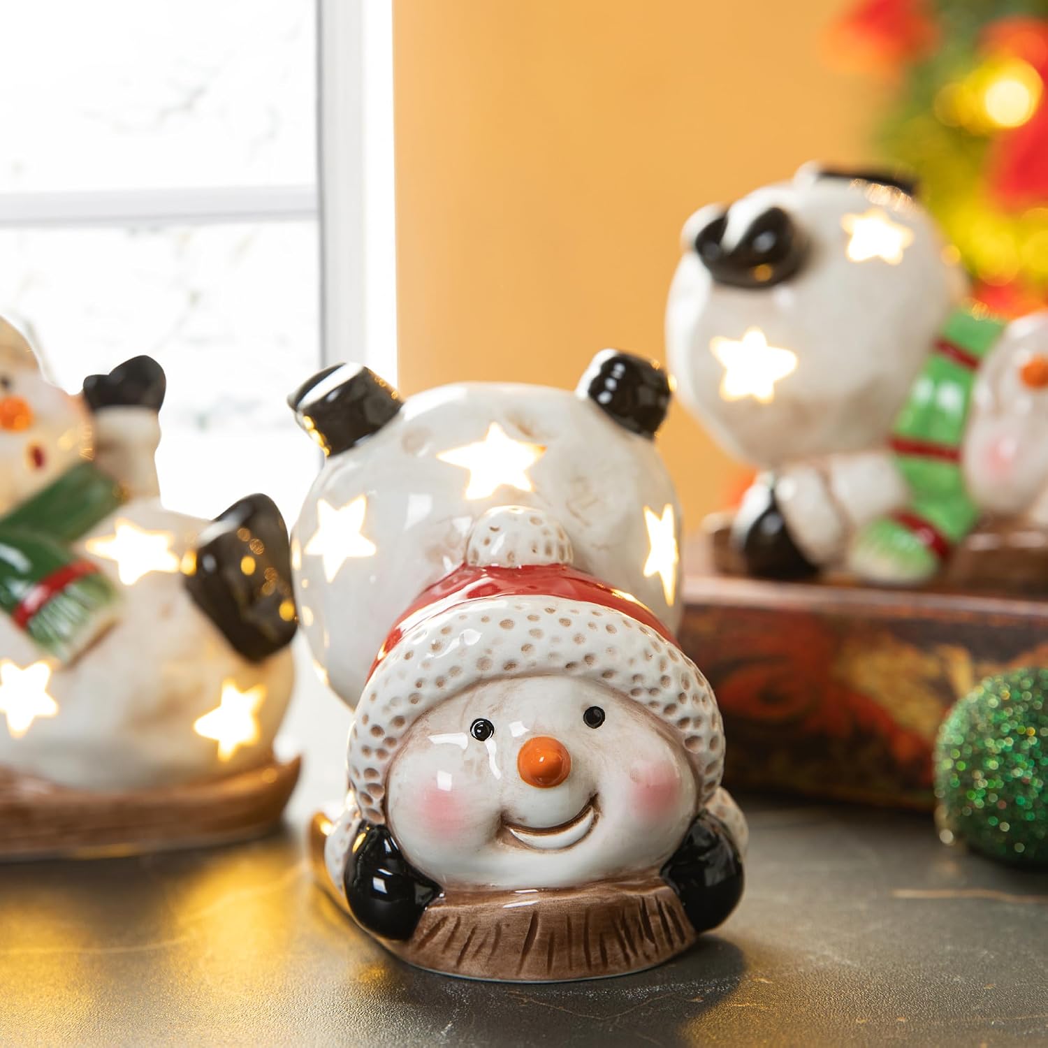 Glitzhome Set of 3 Christmas Snowman Figurines Ceramic Snowman Decorations for Indoor Home Decor Table Decor Christmas Cute Snowman Collectible Figurines for Winter Xmas Fireplace Desktop Decor