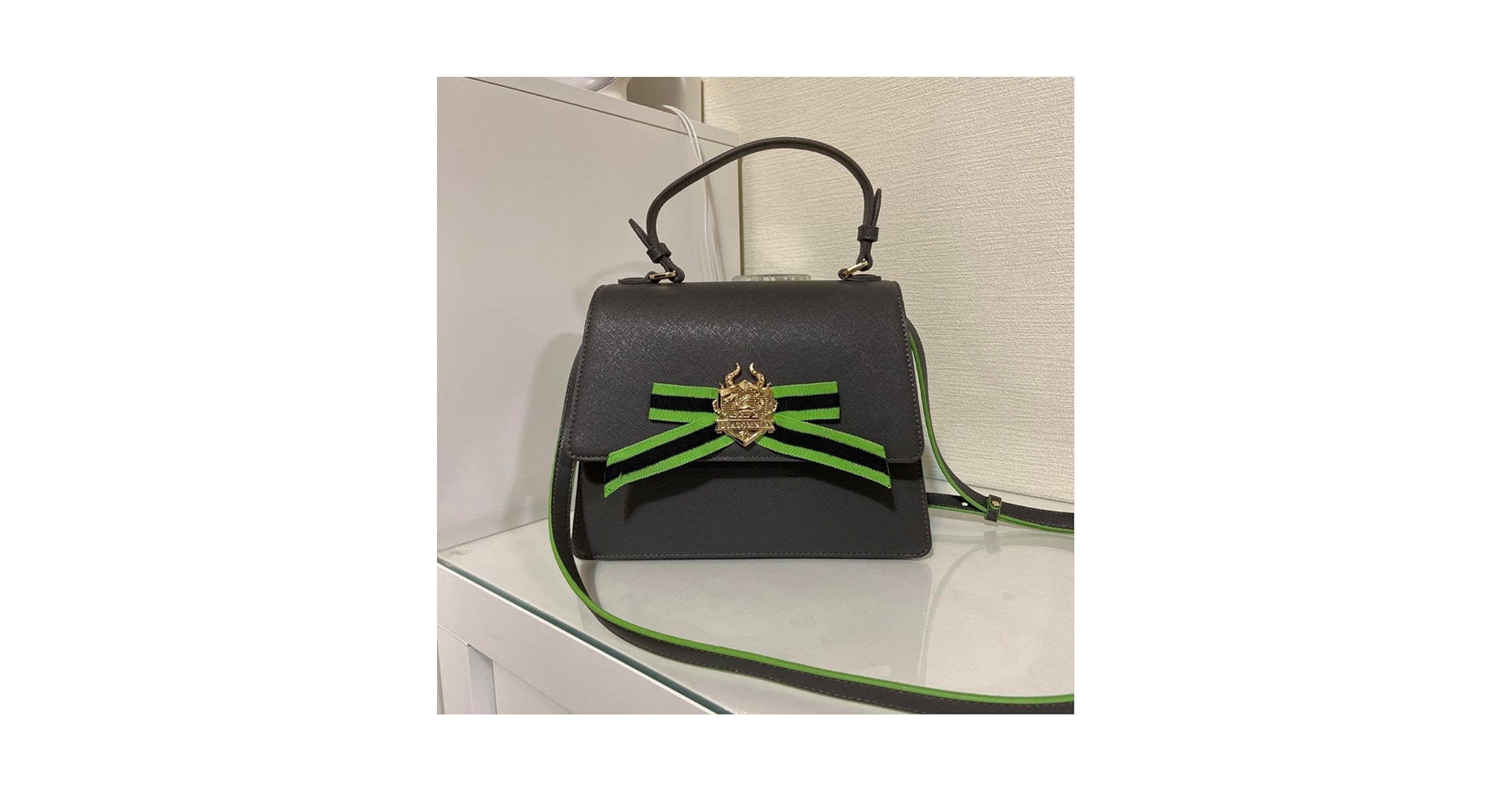 Amazon.co.jp: ツイステ ディアソムニア寮 エンブレムバッグ Amazon.co.jp: ツイステ ディアソムニア寮 エンブレムバッグ