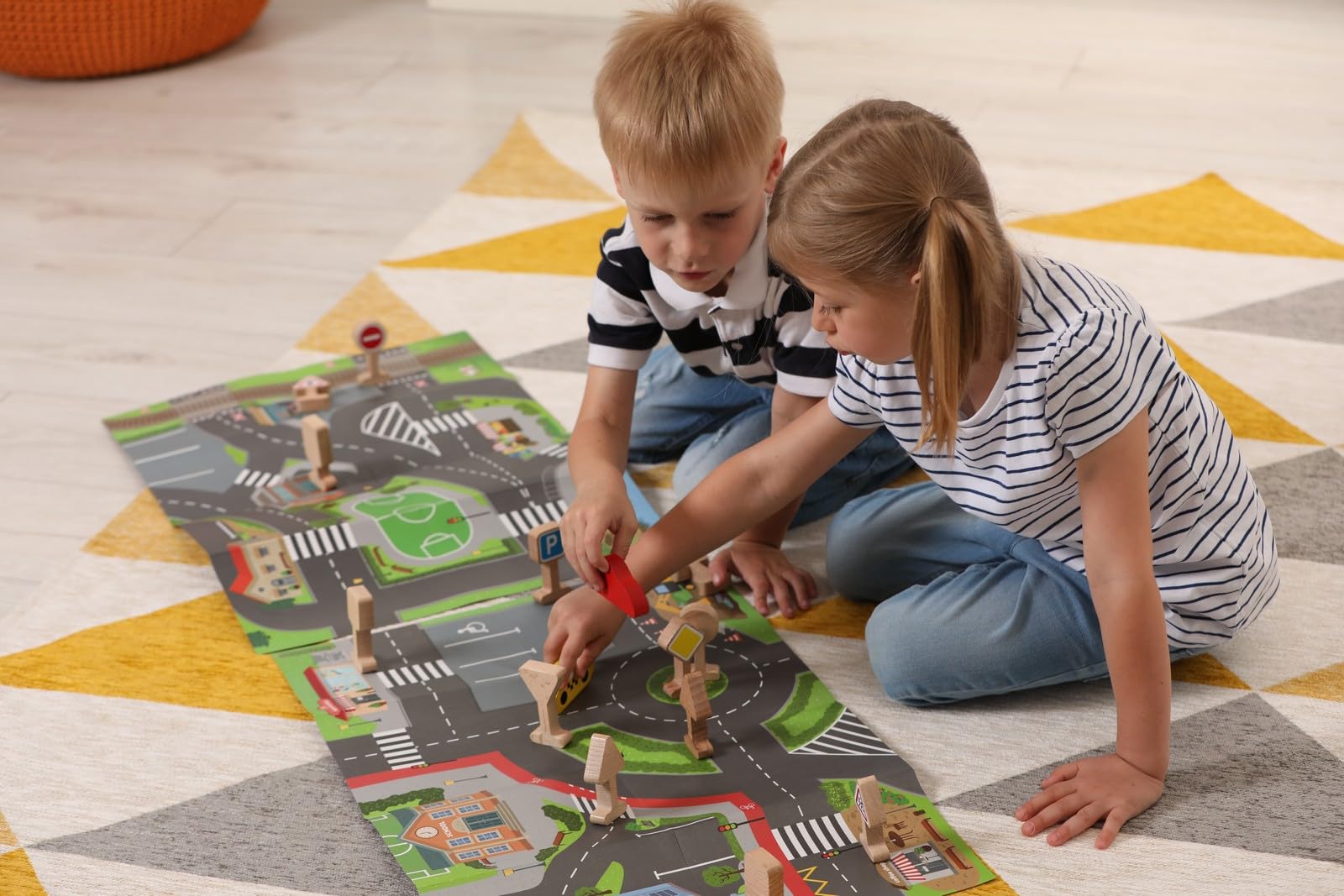 Kit de jeu en bois pour enfants à partir de 3 ans Panneau de signalisation Jeu éducatif 18 pièces Connectez les rues et les images, une ville entière près de 1,8 m