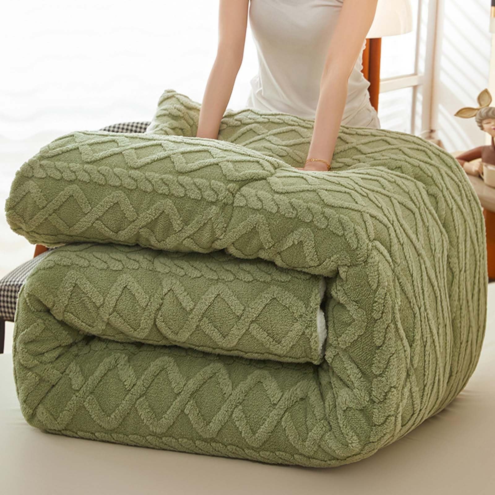 Double-Sided Velvet Winter Quilt, Super Warm Lamb Quilt Winter Blanket, Luxury Flannel Fleece Thick Bed Blanket,Breathable Warmth Fluffy Plush Sided Velvet Blanket(F,180x220cm(4.5KG))