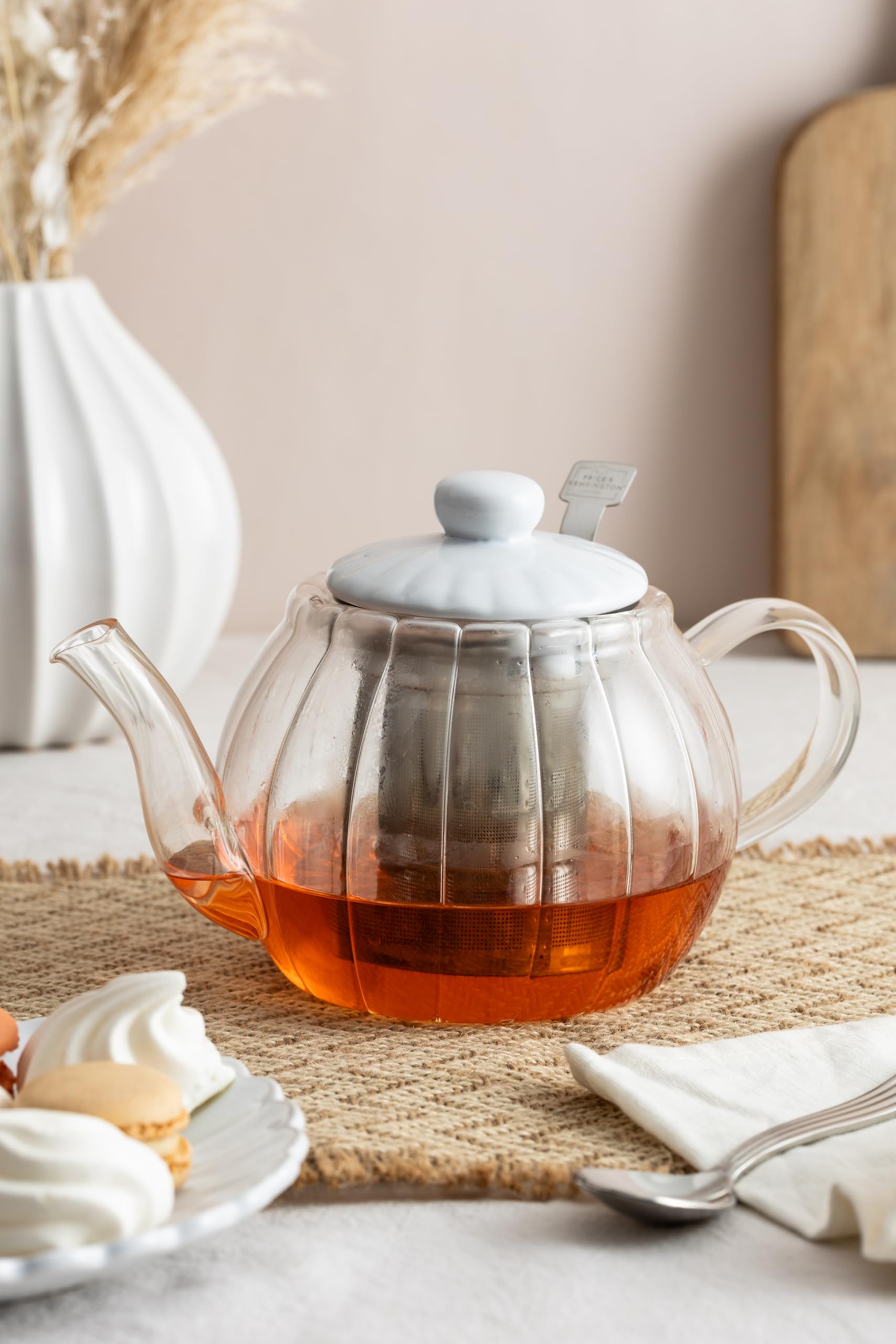 Price & Kensington Luxe szklany czajniczek z zaparzaczem ze stali nierdzewnej, 1000 ml, karbowany, wytłaczany szklany czajniczek z białą ceramiczną pokrywką, wylewka niekapiąca, ergonomiczny uchwyt i