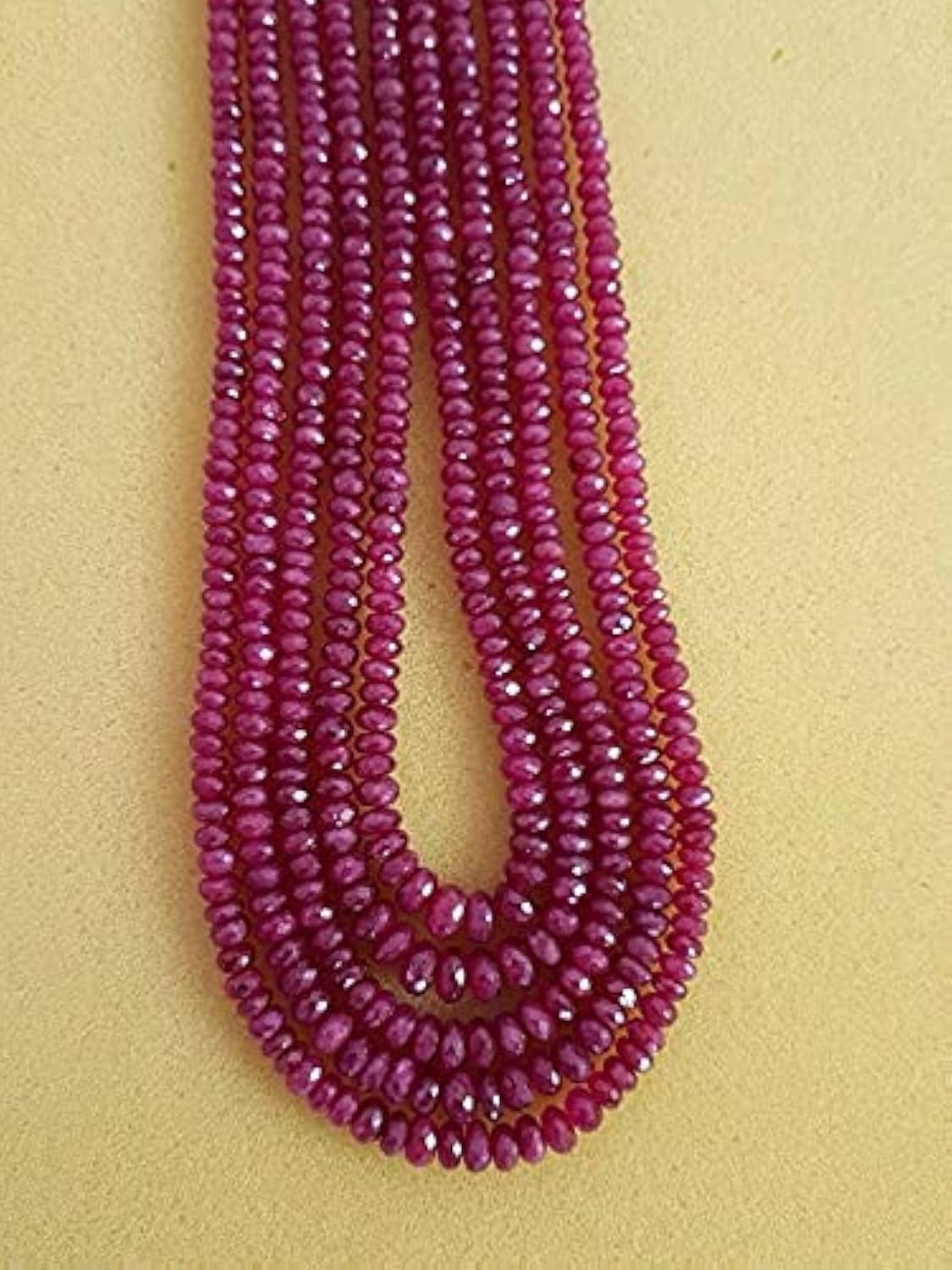 Perles de rubis facettées en fil de 30 cm pour créer un cadeau de fête unique