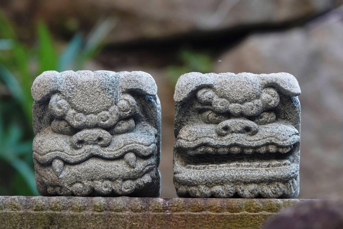 天然 黒曜石 獅子 狛犬 シーサー Amazon.co.jp: 狛Q 獅子狛犬 シーサー 石彫刻六面彫り オリジナル 魔