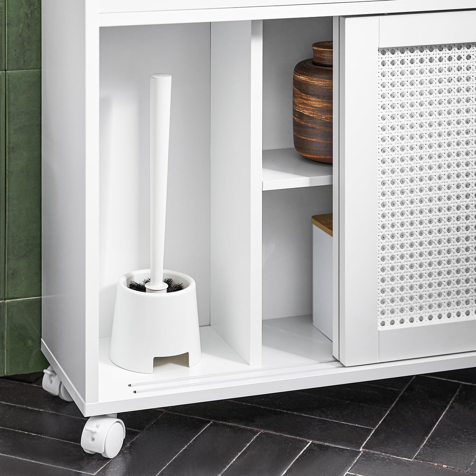 SoBuy schmaler Badezimmerschrank mit Rollen – Nischenschrank 20cm – Badschrank zur Aufbewahrung von Toilettenpapier – Badmöbel aus Holz mit höhenverstellbaren Einlegeböden, Weiß, 20x70x65cm, BZR119-W