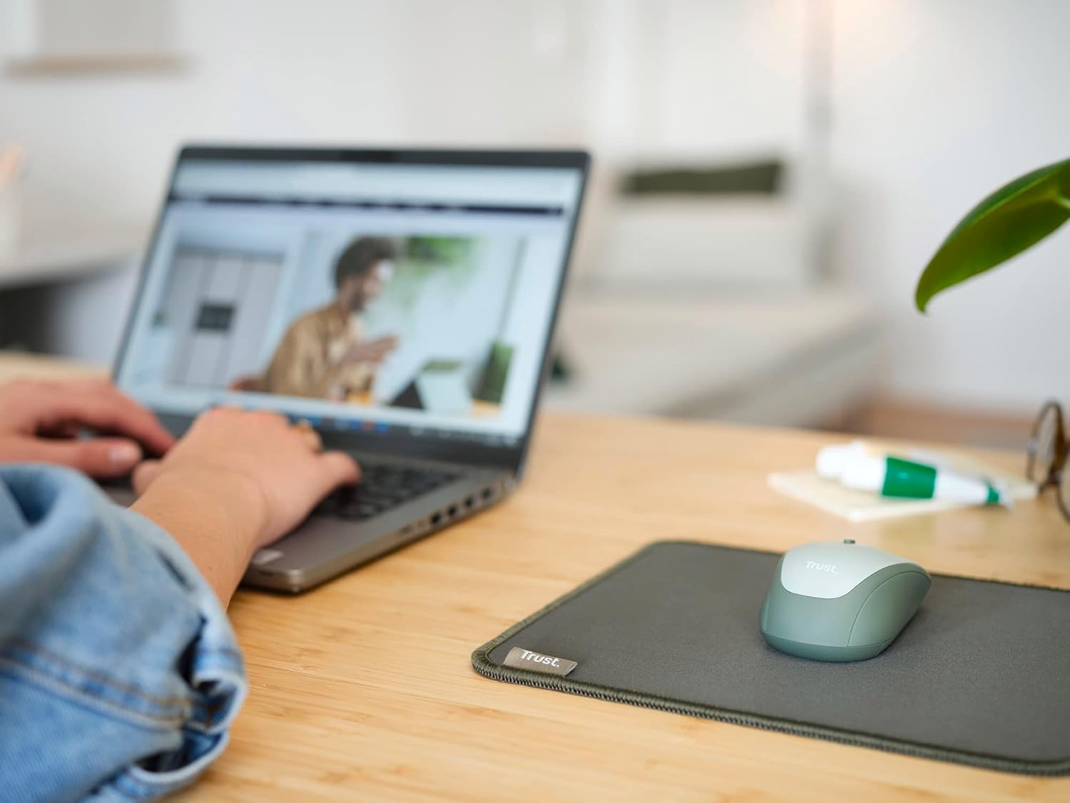 Trust Boye Mouse Pad, Durable Design, Recycled Materials, Non-Slip Base, 250 210 3 mm, Stitched Edges, Machine Washable, Green