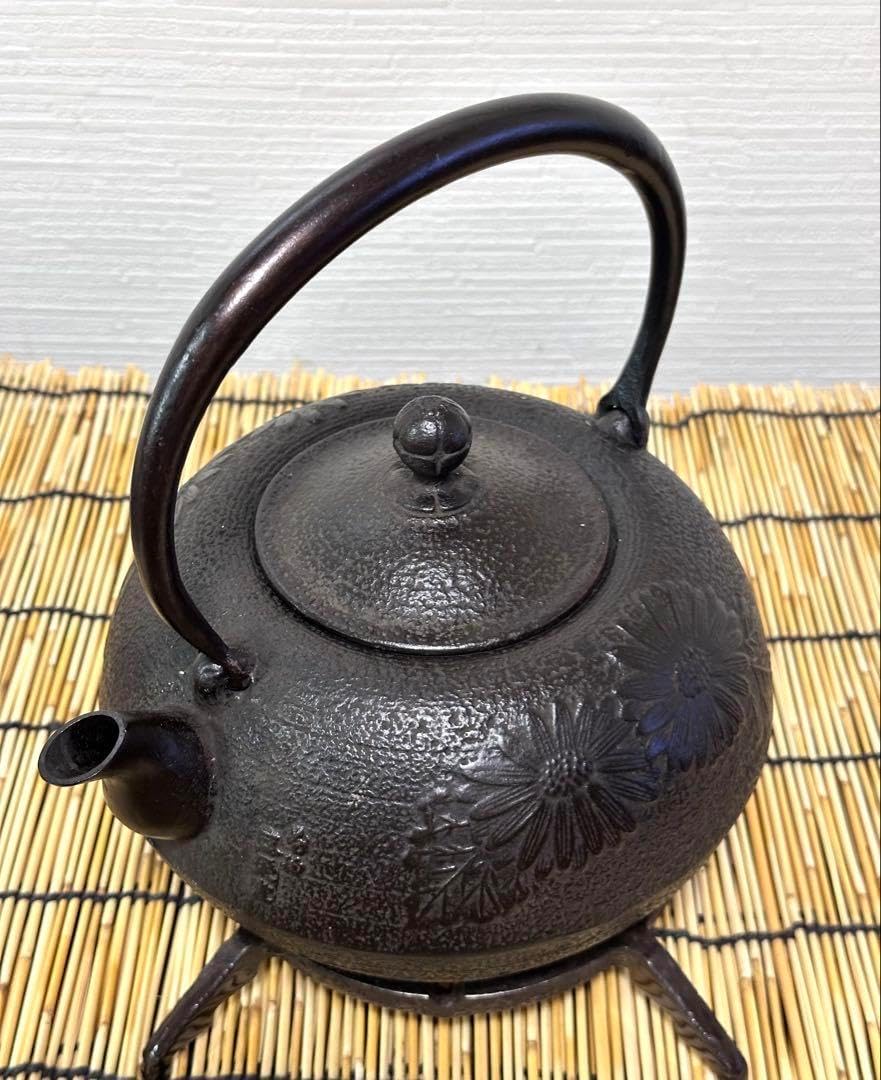 新品、未使用、供箱等付属品付　南部盛栄堂造　柚子菊　南部鉄瓶 南部鉄器　鉄瓶 供箱等付属品付 南部盛栄堂造 柚子菊 南部鉄瓶 南部鉄器