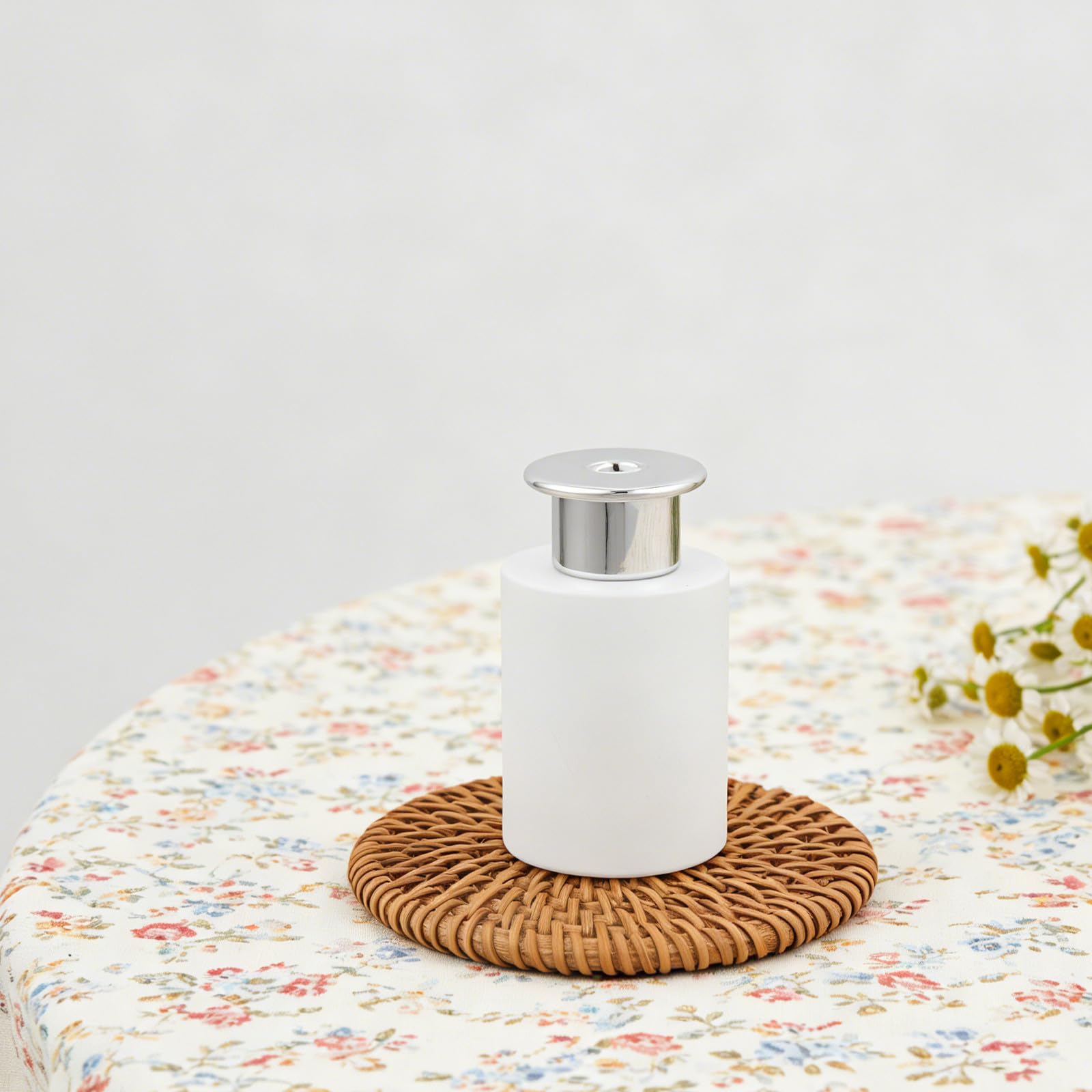 ibasenice Botellas Difusoras de Aromas Esenciales de Vidrio Blanco 120ml Tapa de Hongo, Sello Hermético y Diseño Moderno para SPA y Salas de Estar, Pack de 4 Piezas