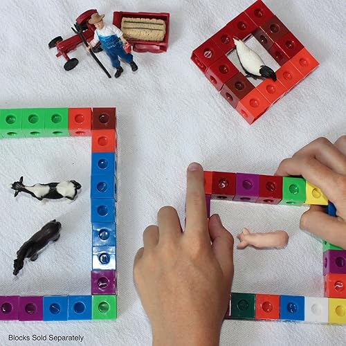 Miniatura 3 de Safari Ltd. Country Farm TOOB - Figuras de vaca, granjero, pastor alemán, caballo de esquirte, gallo, remolque, tractor, cerdo, bala de heno, oveja,