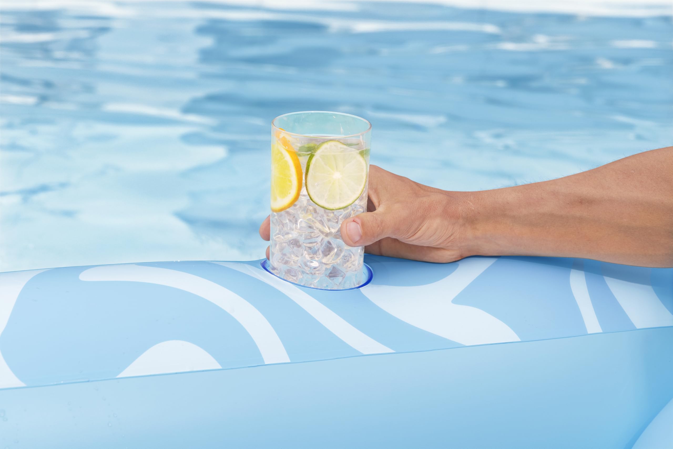 Bestway Aufblasbare Sonnenliege 203 x 137 cm – Große Poolliege & Wasserlounge für 1 Person, mit Kopfkissen & Getränkehalter, auch als Mini-Pool nutzbar für Pool, Strand & Garten