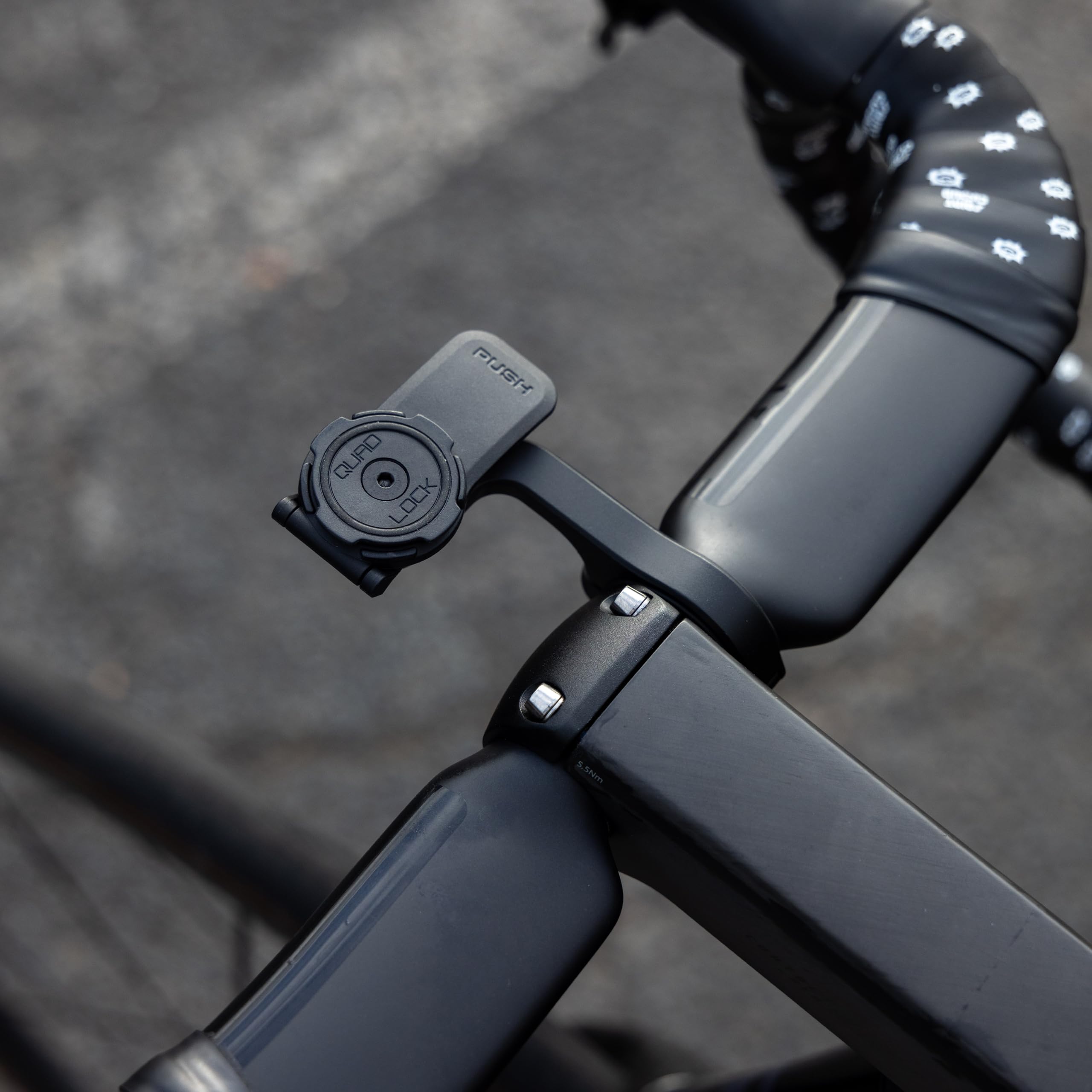 QUAD LOCK Out Front Lenker Fahrrad Handyhalterung PRO (V2) für iPhone, Galaxy, Pixel und Universal-Adapter