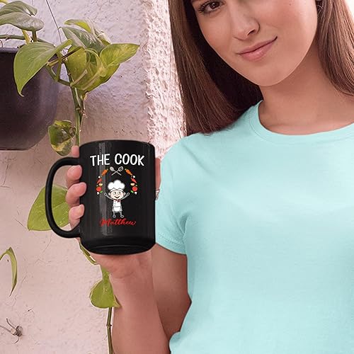 Vista 31 de Taza de café negra personalizada con nombre «A Truly Great Chef Is Hard To Find con nombre», taza de café personalizada para gran chef de 11 onzas