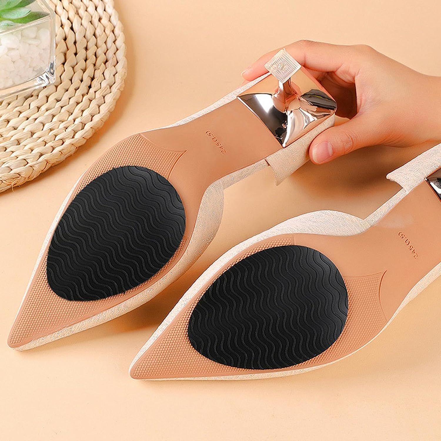 10Pcs Adhesive Shoe Sole Protector Pads with 1Roll 100 * 10cm Trimmable Boots Sole Repair Pad, Shoe Grips On Bottom of Shoes High Heel Protector, Non Slip Shoe Pads for Shoes,Furniture,Stair