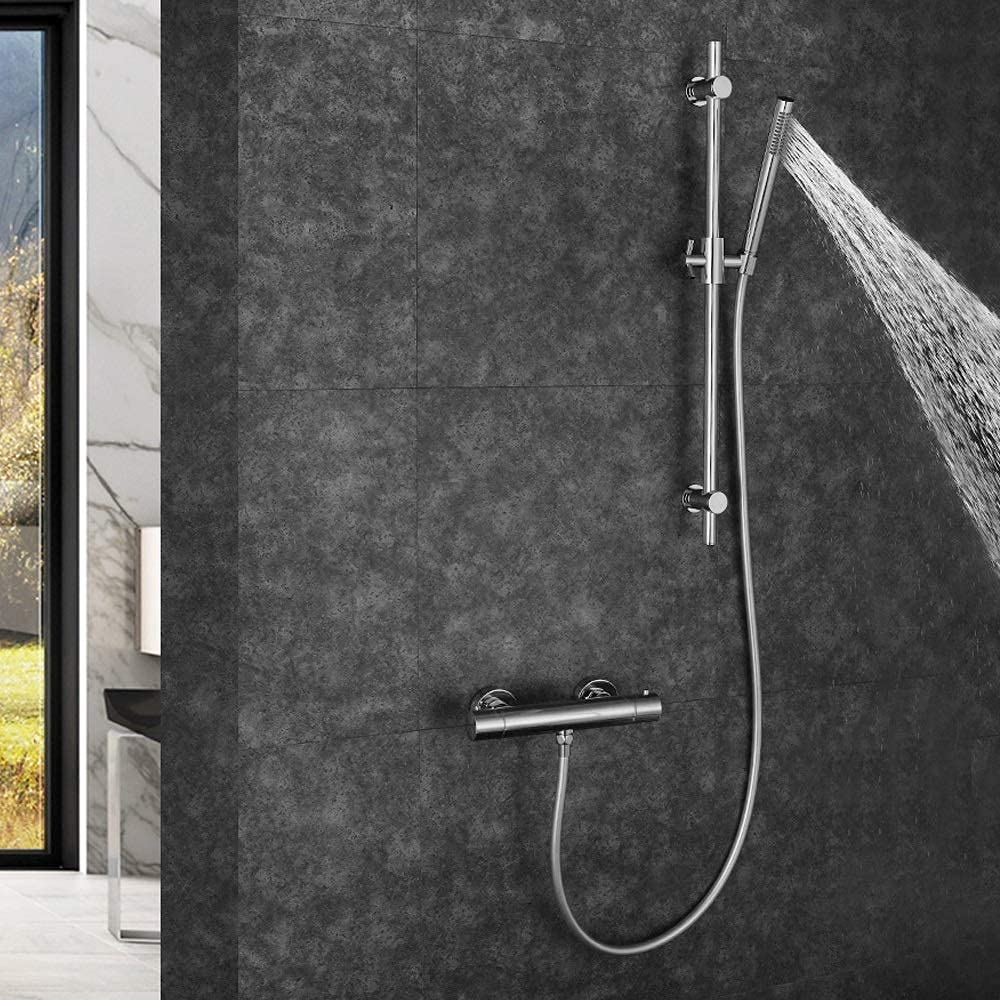 Système de douche mural en cuivre pour créer un espace spa à la maison