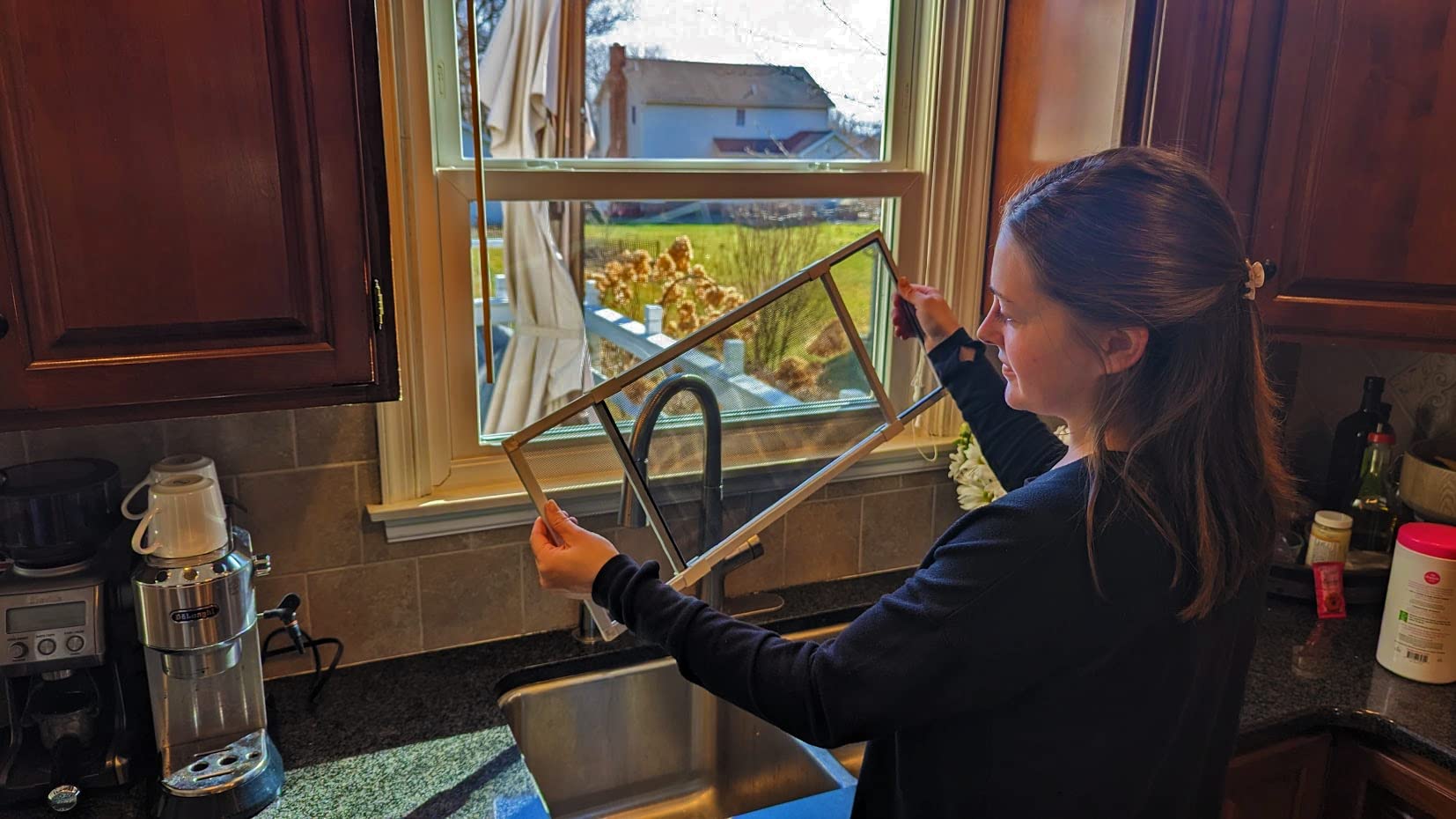 Adjustable & Expandable Window Screen 10