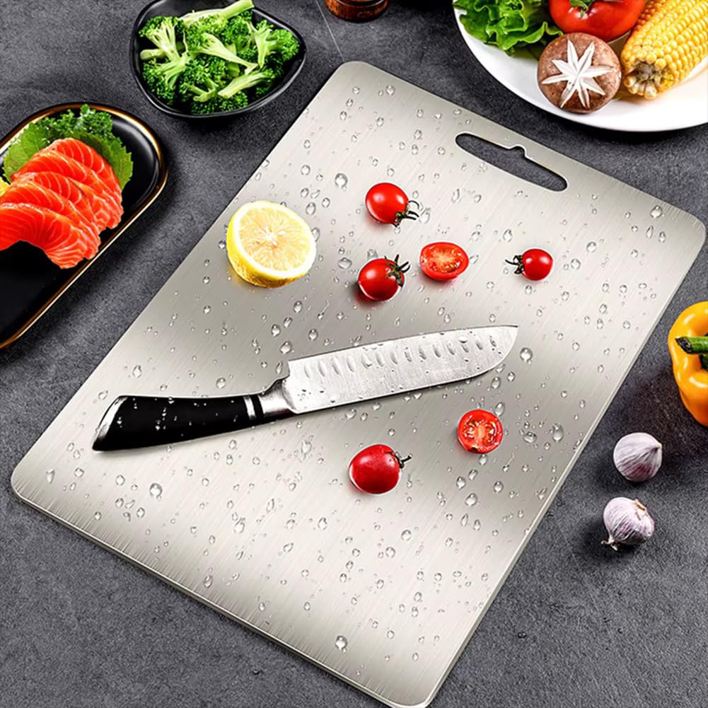 Chef Aid Tagliere grande in poliestere rosso, superficie antiscivolo multiuso, facile da pulire e lavabile in lavastoviglie con manico, 40 x 30 cm. Altri colori disponibili