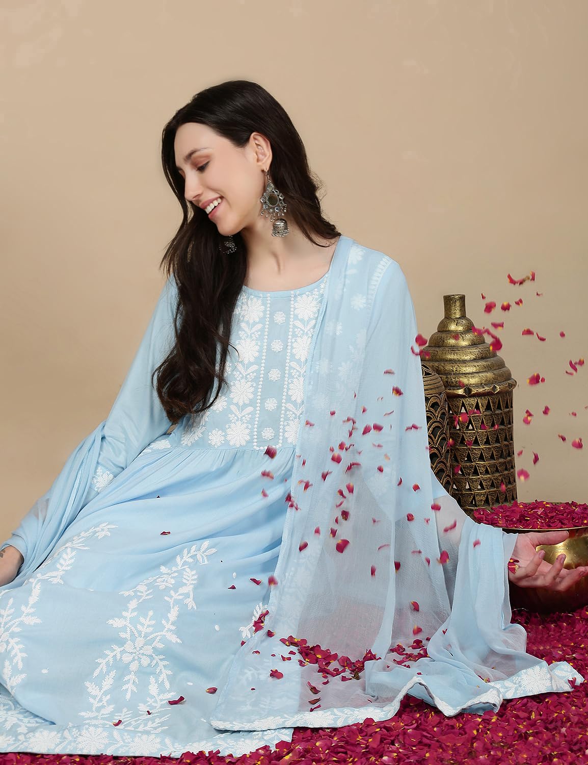 Kaari Ensemble Kurta et Dupatta pour Femme avec Broderie Chikankari | Coupe Ajustée & Évasée | Dupatta en Mousseline & Pantalon Droit avec Poche | Tenue Indienne Traditionnelle Chic & Élégante