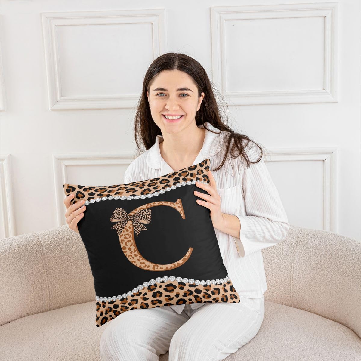 Loussiesd Juego de 4 fundas de cojín con lazo de guepardo marrón de 50 x 50 cm, funda de cojín con lazo de coqueta con inicial letra C, decoración de leopardo, para interiores y exteriores, súper