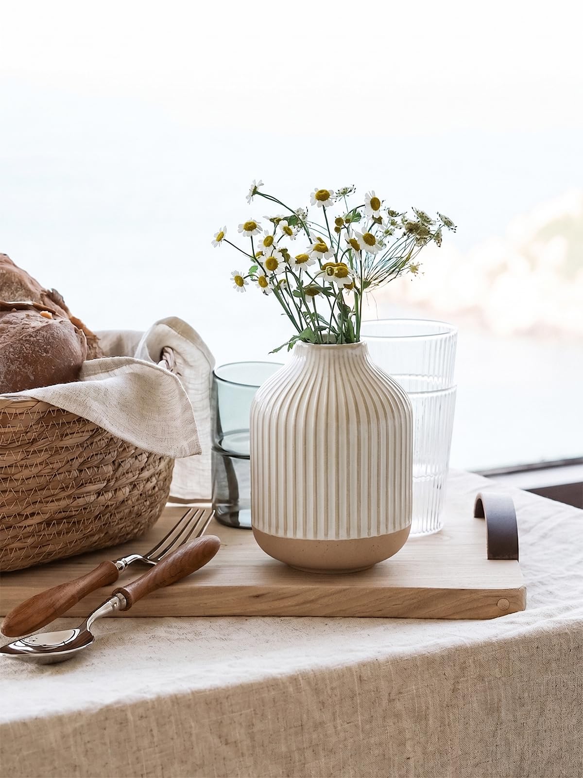 Ceramiczny biały wazon do dekoracji, dekoracje domu do salonu, trawa pampasowa, kwiaty, dom wiejski, boho, dekoracyjne, duże, wysokie wazony z uchwytami, 18 cm, linie, tłoczenie