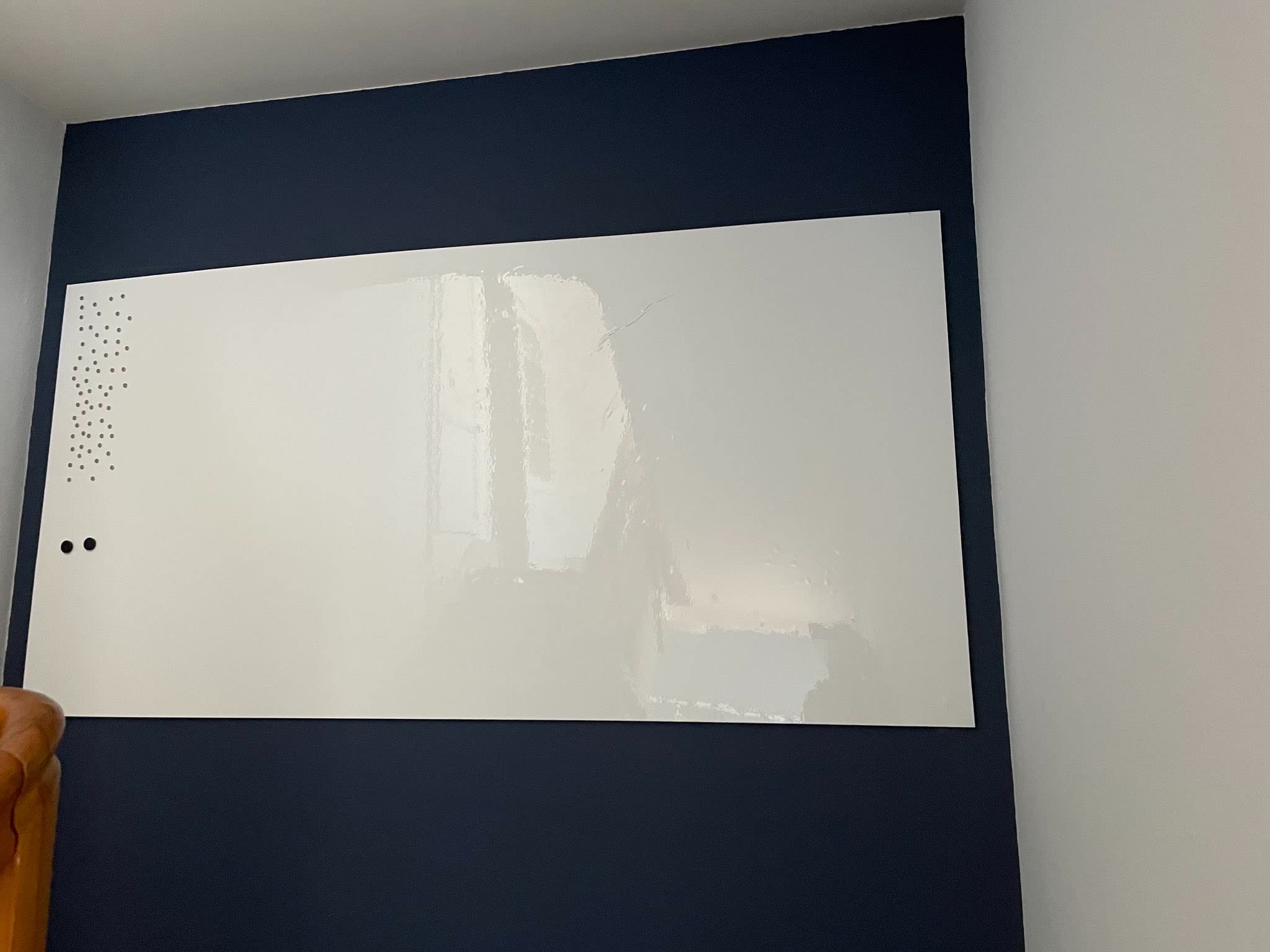 TESTSIEGER l BUNTE Magnetfolie magnetische PVC-freie Magnet Schreibtafel Folie | Testnote 1,4 | beschreibbar zuschneidbar | Rückseite selbstklebend | inkl.Kreidestift (weiß, 120x100cm)