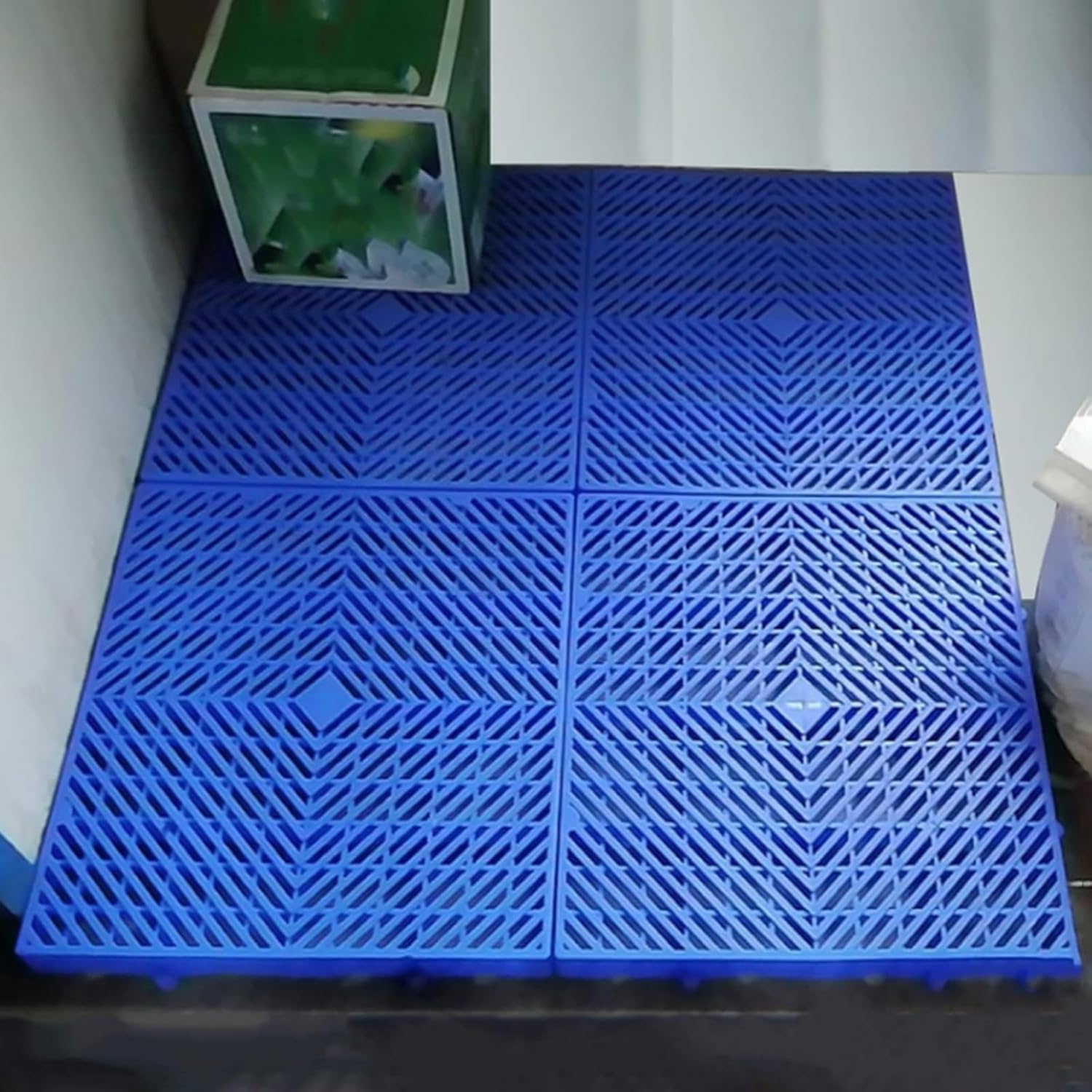 Plastic Pallet, Waterproof Grid Easy to Stack, Durable Floor Pallet,for Basement Storage for Cargo Storage Supermarket(Gray)