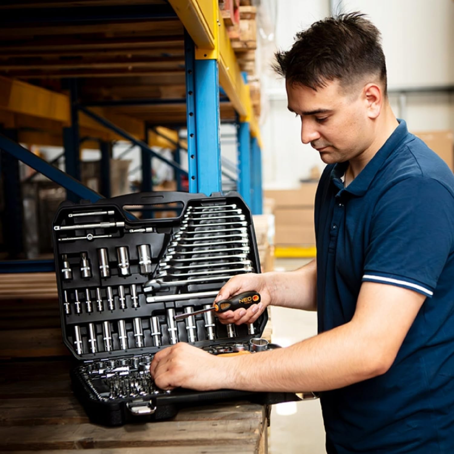 NEO TOOLS Zestaw Kluczy 216 Elementów 1/2", 3/8", 1/4" w Wytrzymałej Walizce | Klucze Nasadowe, Wkrętaki, Imbus, Grzechotki | Kompletny Zestaw do Warsztatu, Garażu, dla Majsterkowicza