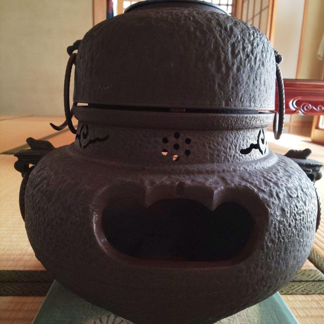 鋳鉄製 茶釜 丸型 協会統一型・標準型 バール穴閉塞ロック式・蓋裏蝶番付 | アロン