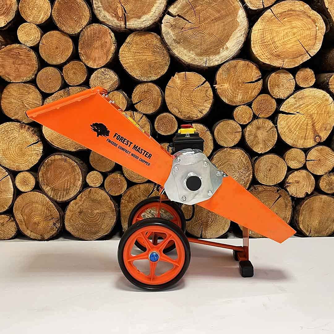 Forest Master FM4DDE-MUL Broyeur de Jardin Électrique 4CV – Déchiqueteuse à Bois et Végétaux – Coupe Branches Jusqu’à 50 mm – Léger, Compact – Goulotte Réglable – Conception Britannique