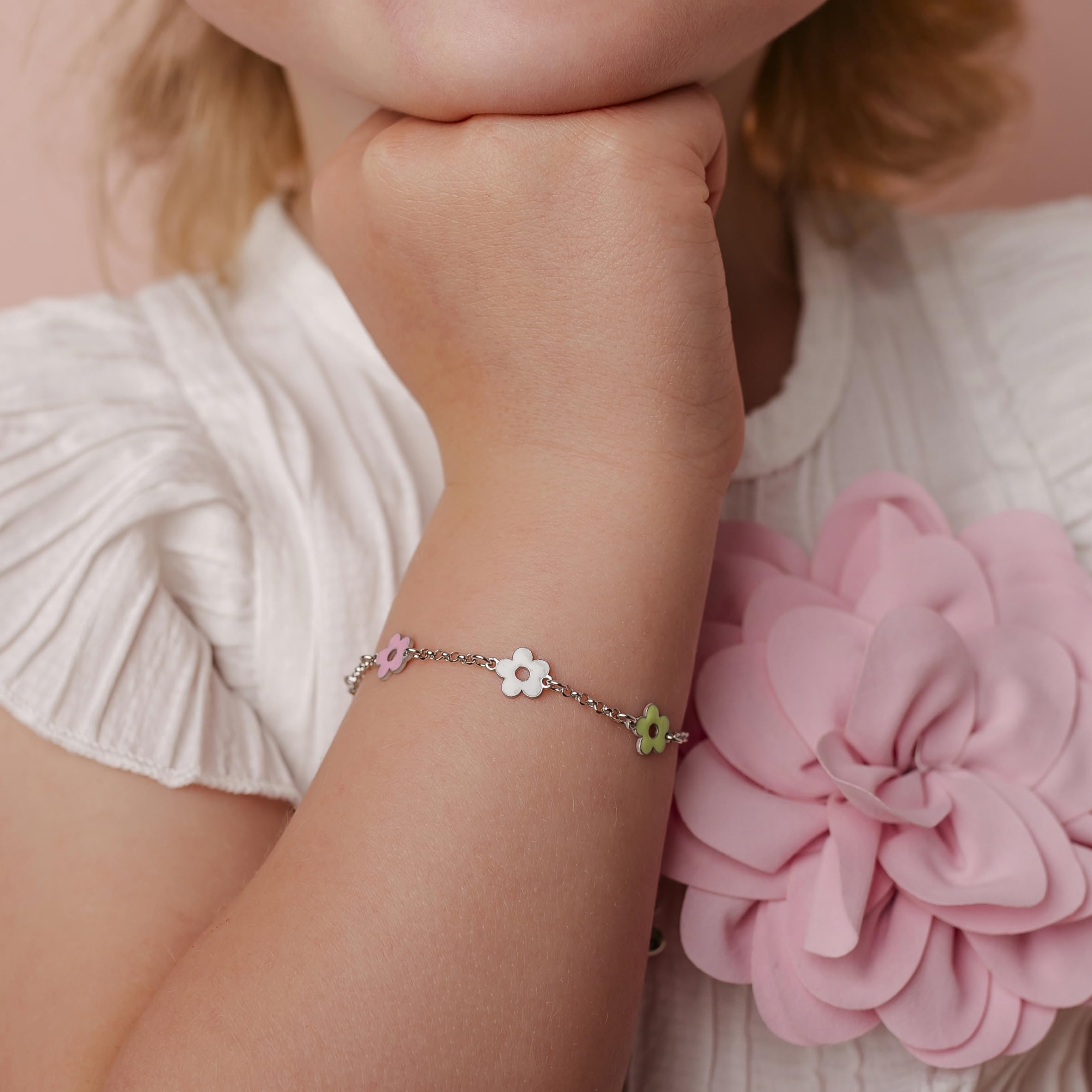 Sakrami Bracciale in Argento 925 Bimba Personalizzabile con Nome Tre Fiorellini Smaltati Colorati Kids Collection + Confezione Regalo Personalizzata - Braccialetto per Nascita Comunione o Battesimo