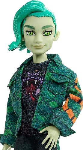 Miniatura 3 de Monster High Muñeca Deuce Gorgon con aspecto distintivo con chaqueta de serpiente de mezclilla y accesorios, Pet Mouse Perseus
