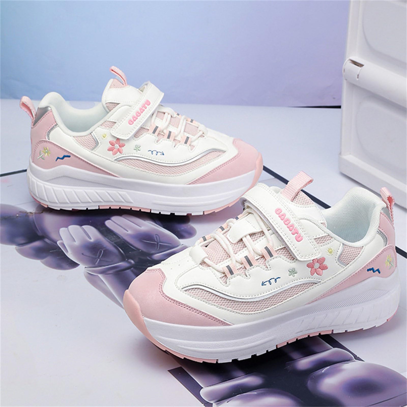 Mateju Chaussures à roulettes Fille Garçon Patins à roulettes Rétractable Enfant avec 4 Roulette, Fleurs 2 en 1 Chaussures de Skateboard Réglables Adolescents pour Femme Homme