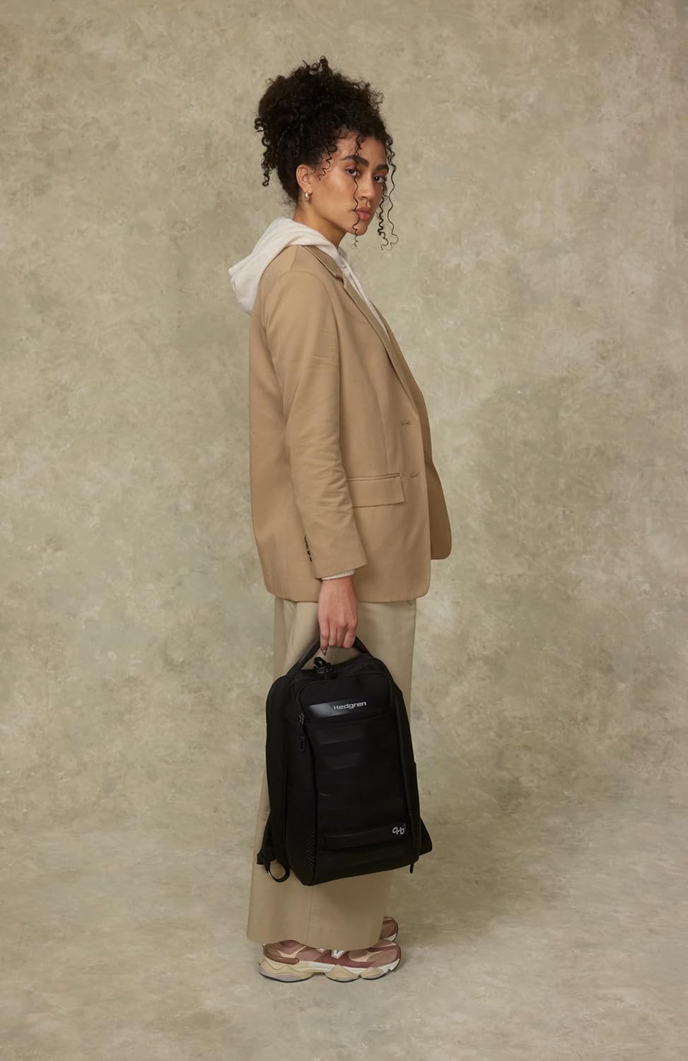 Hedgren HANDLE Laptop Backpack – Ergonomic RPET Travel Backpack with RFID Protection, Rain Cover, Laptop & Accessory Storage - 19 L (Grey-Green)