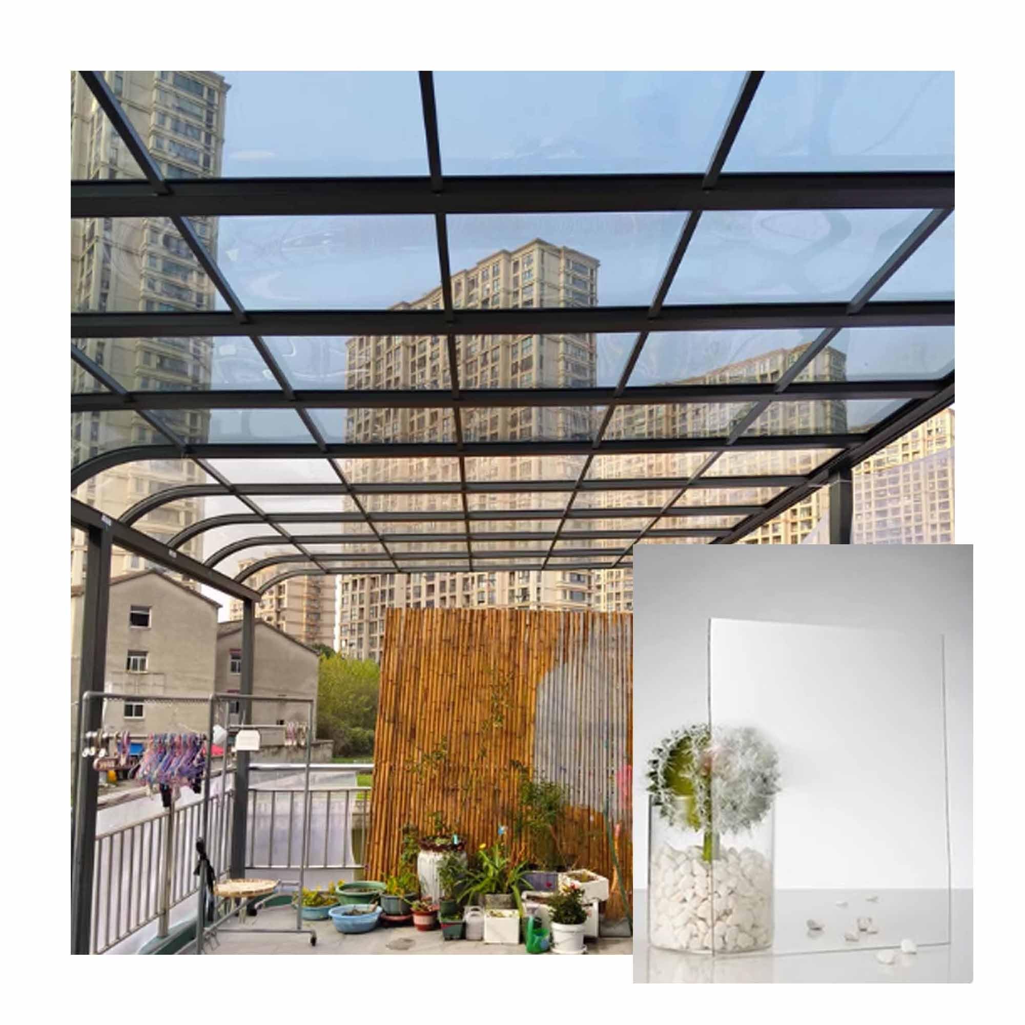 Remplacement du verre par plaques de polycarbonate pour toitures transparentes