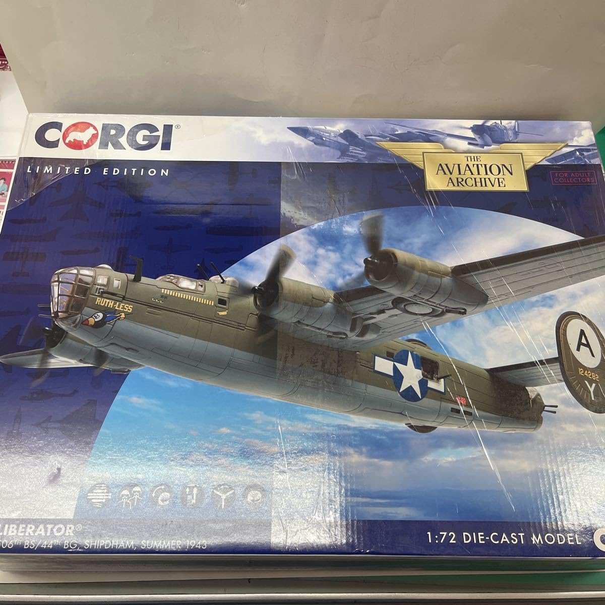 Amazon.co.jp: CORGI製 1/72 B-24.D 爆撃機 : おもちゃ