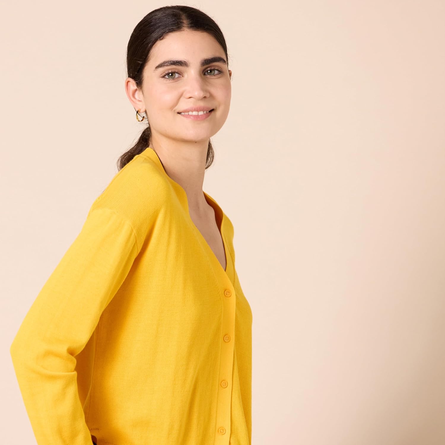 Amazon Essentials Women's V-Neck Lightweight Cropped Relaxed-Fit Cardigan Sweater - Image 4