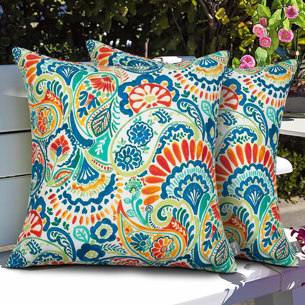Housses de coussin de patio pour remplacer vos tissus ternes