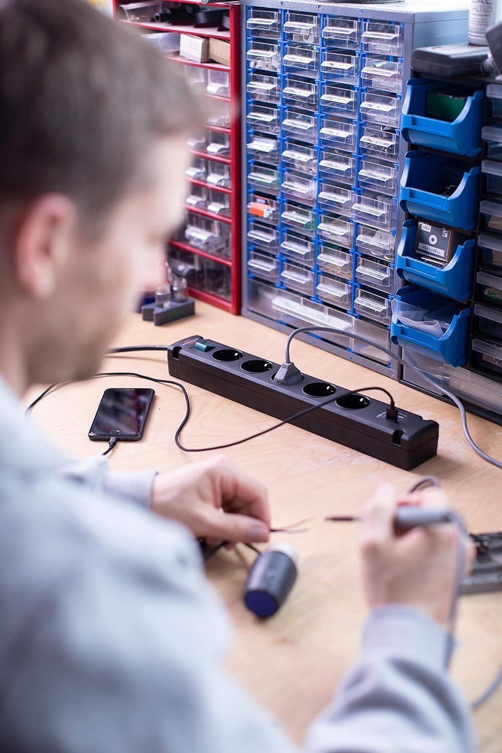 Brennenstuhl Bremounta regleta de enchufes con 5 Tomas Corriente y Carga USB para instalación y fijación (regleta eléctrica con Interruptor, Posibilidad de Montaje y Cable de 3m) Negro (Paquete de 2)