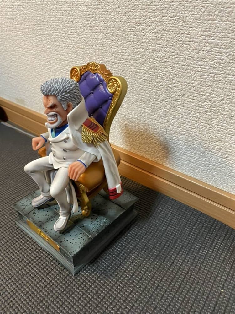 Amazon | 海外限定 ワンピース フィギュア ガープ GK ガレージ