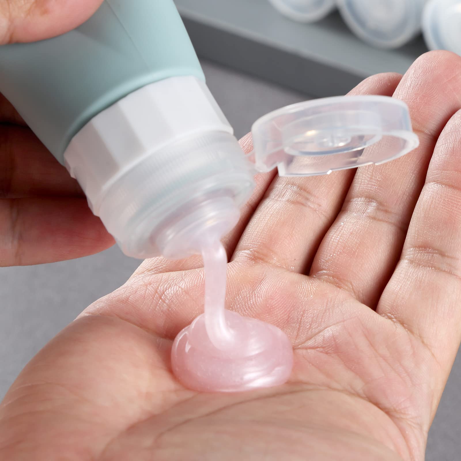 Gemice Reiseflaschen für Toilettenartikel, 85 ml, TSA-zugelassen, Reisegröße, BPA-frei, auslaufsicher, Reiseschlauch, nachfüllbar, Flüssigkeit, Reisezubehör mit transparentem Kulturbeutel, 4 Stück