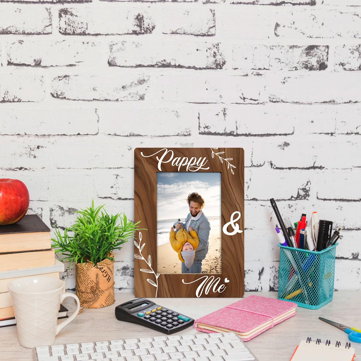 Pappy & Me Photo Frame Gifts for Pappy Dad Grandpa, Holds 4 x 6 Inch Photo, Farmhouse Wooden Picture Frame Gifts, Dad Gift for Birthday Christmas Father's Day, Family Photo Frame Decor