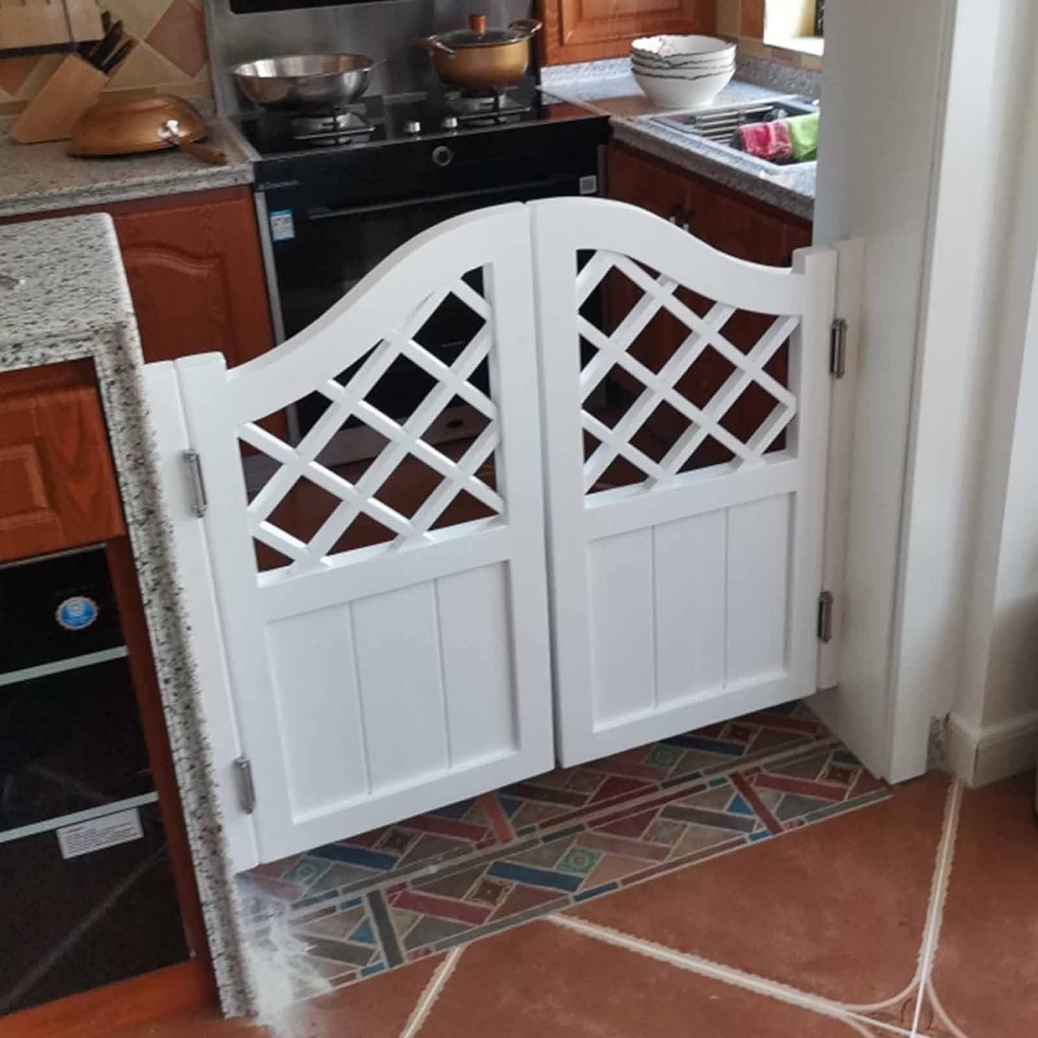 Porte de café battante blanche pour séparer une cuisine ou un bar