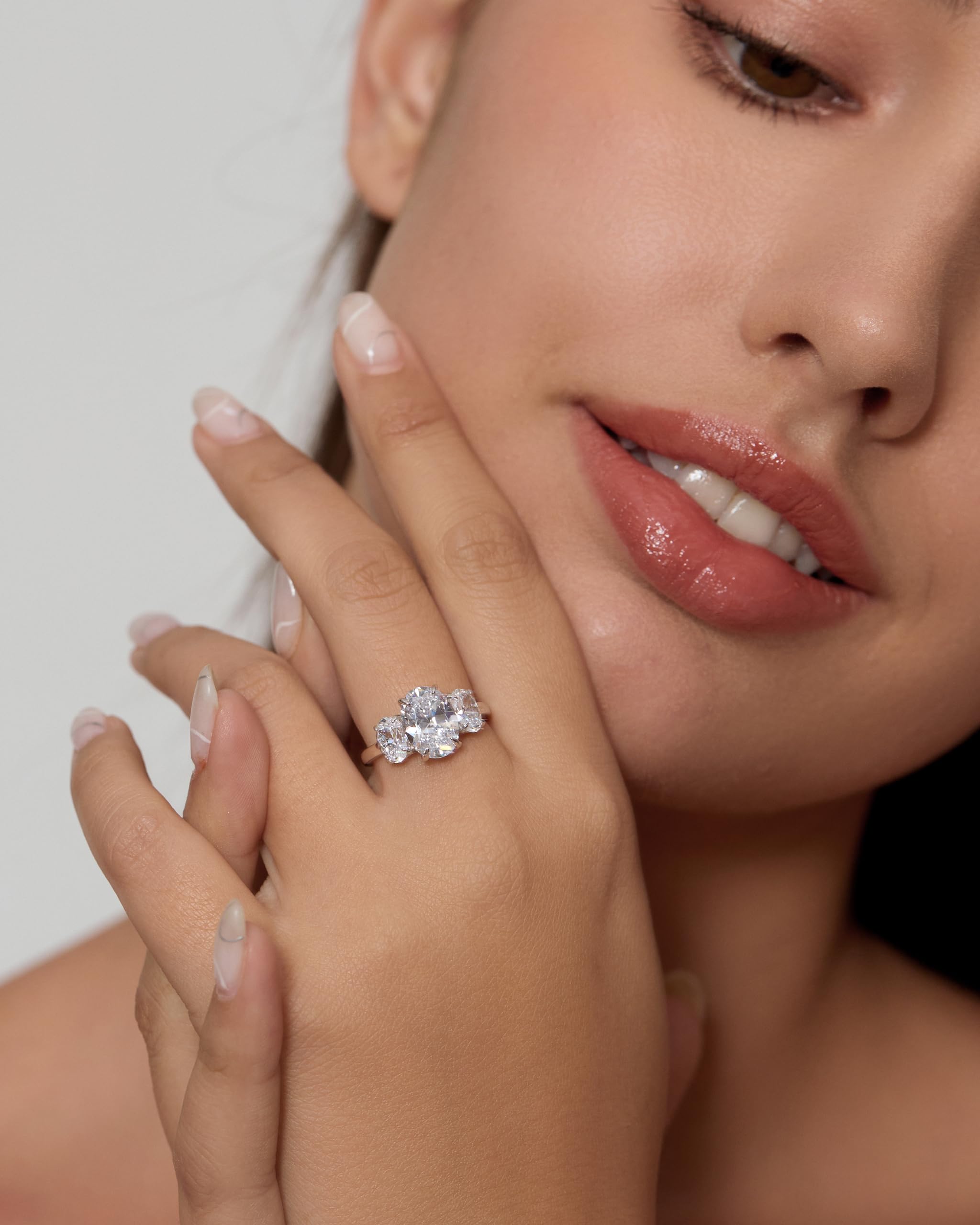 Michooyel Anillo de compromiso S925 de 5,6 quilates de corte ovalado con 3 piedras, anillo de compromiso de boda, anillo de boda de plata de ley para mujer